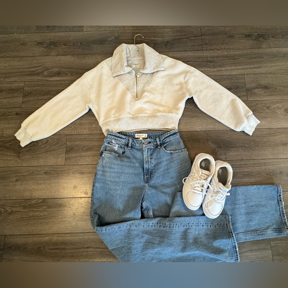 Abercrombie & Fitch XS Soft AF Cropped Zip Pull Over - Picture 2 of 12